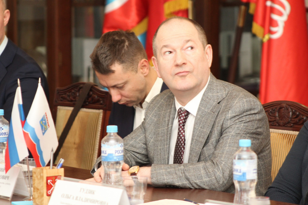 Владимир Романовский, директор ИПП, председатель Совета ЛОТПП, председатель Комитета по финансовой деятельности, аудиту, консалтингу и привлечению инвеситиций ЛОТПП. 
